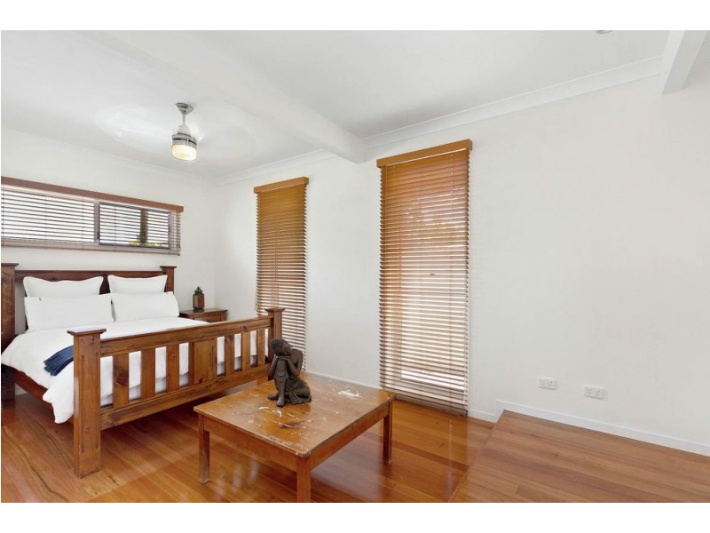 23 Knights Tce, Margate QLD 4019