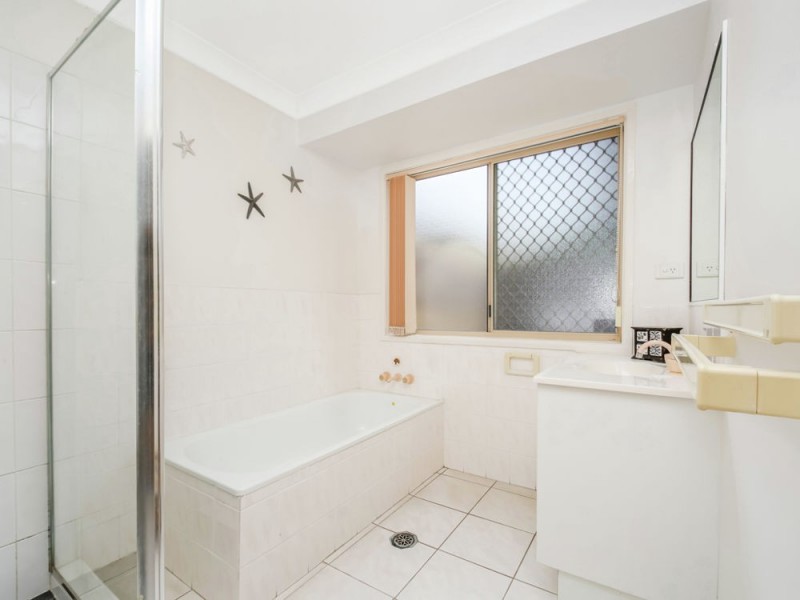 4/32 Silvyn Street, Redcliffe QLD 4020