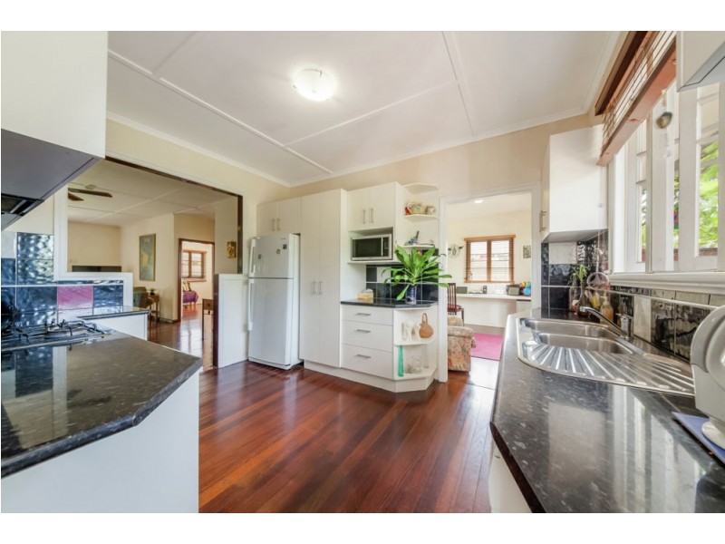 396 Oxley Avenue, Redcliffe QLD 4020