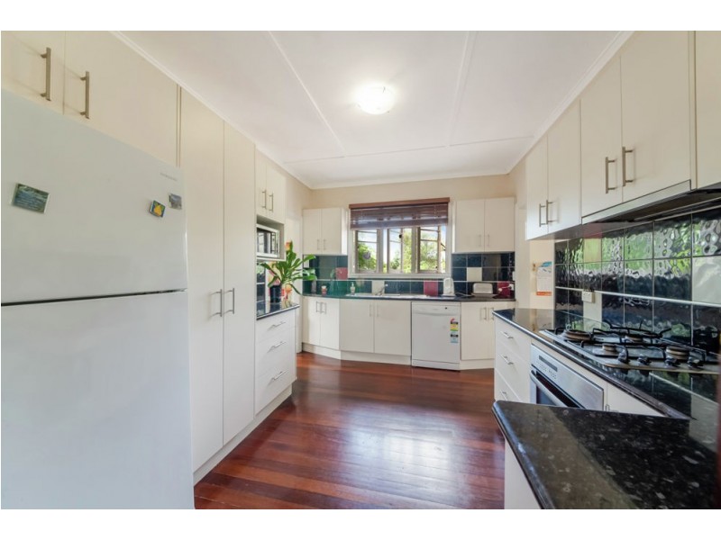396 Oxley Avenue, Redcliffe QLD 4020