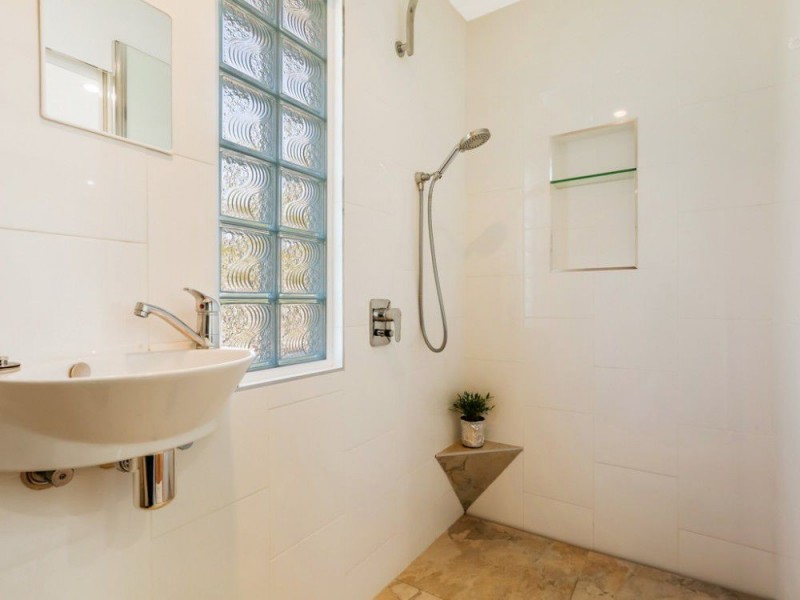 257 MacDonnell Road, Clontarf QLD 4019