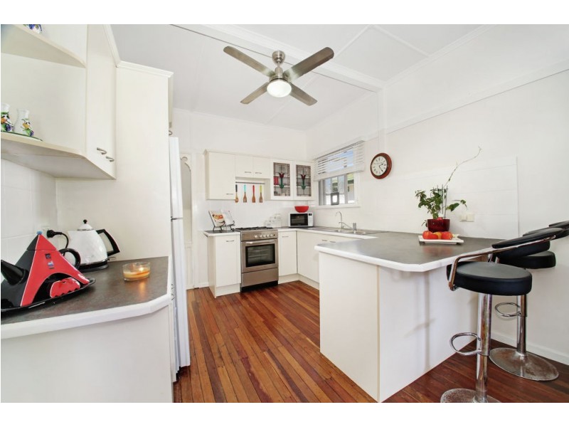 32 James Street, Scarborough QLD 4020
