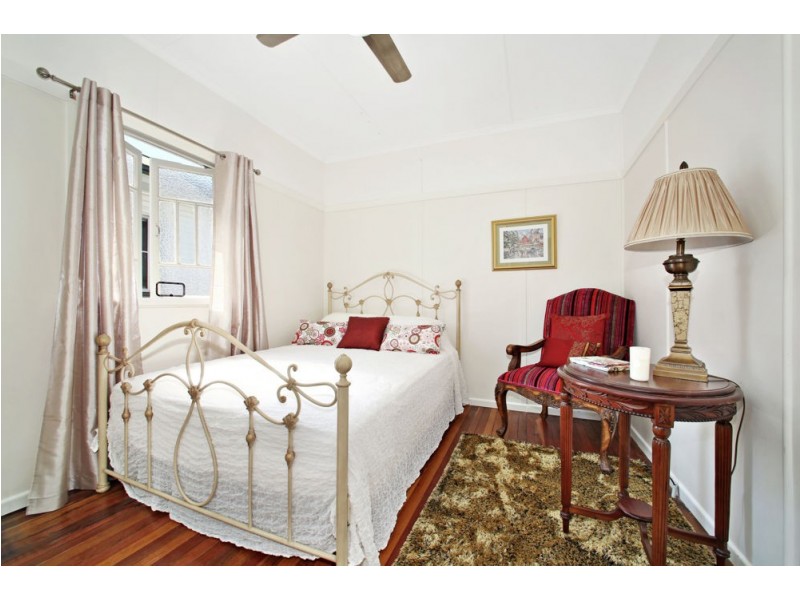 32 James Street, Scarborough QLD 4020