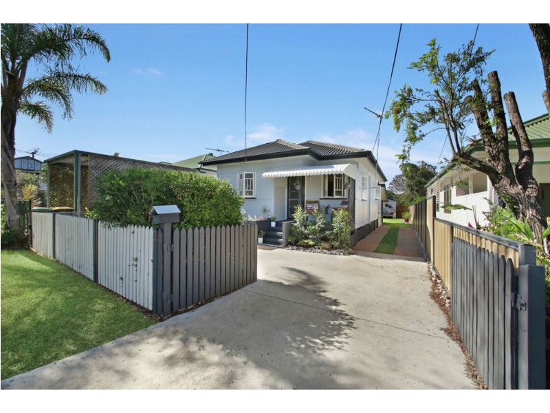 32 James Street, Scarborough QLD 4020