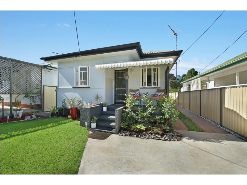 32 James Street, Scarborough QLD 4020