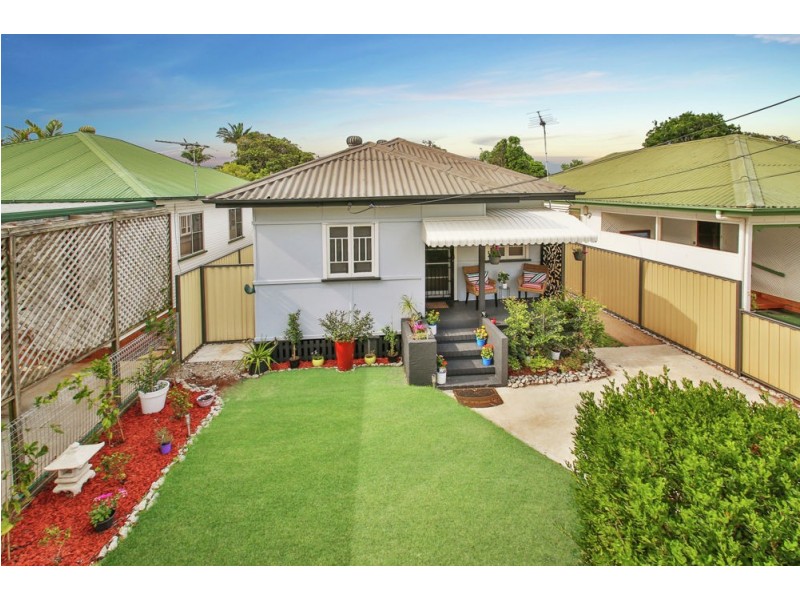 32 James Street, Scarborough QLD 4020