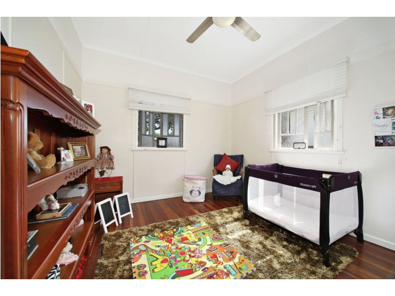 32 James Street, Scarborough QLD 4020