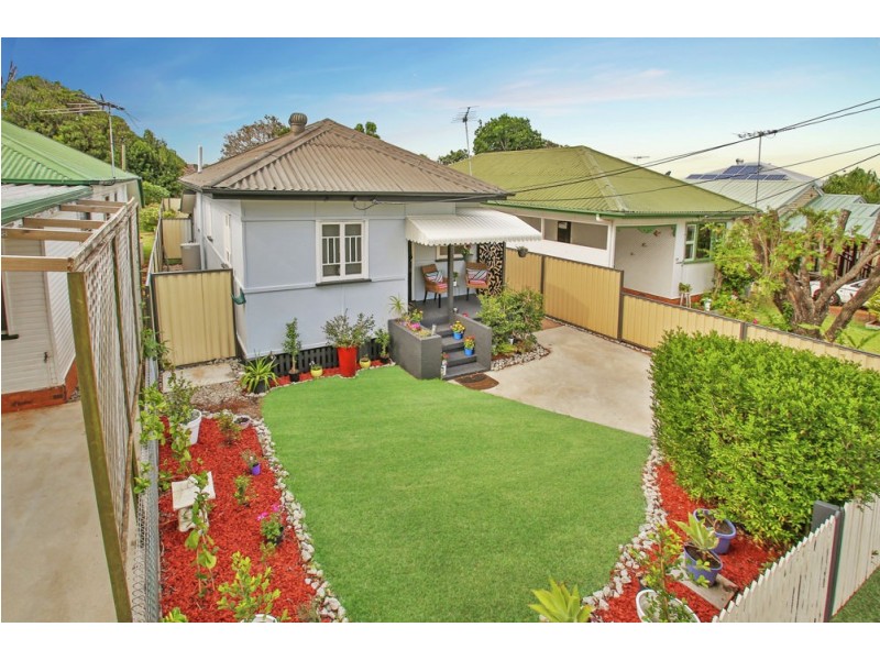 32 James Street, Scarborough QLD 4020
