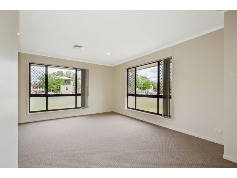 23 Hill Pde, Clontarf QLD 4019