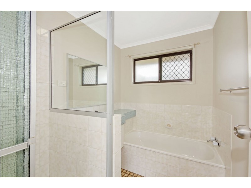 23 Hill Pde, Clontarf QLD 4019