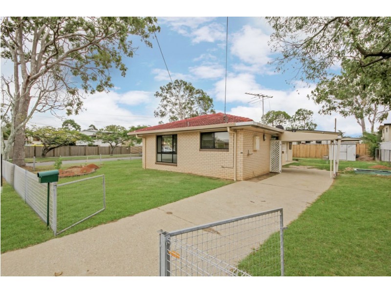 23 Hill Pde, Clontarf QLD 4019
