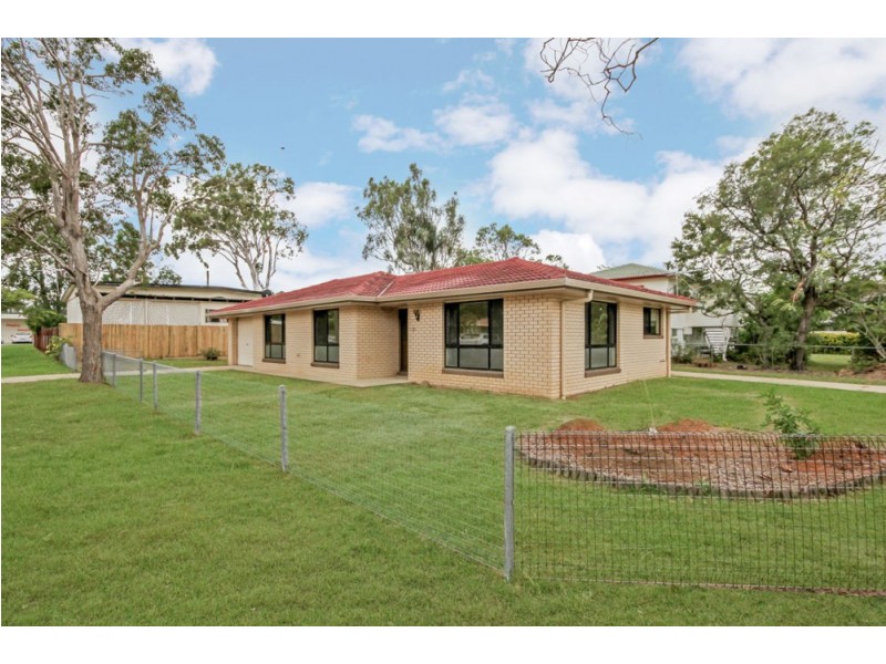 23 Hill Pde, Clontarf QLD 4019