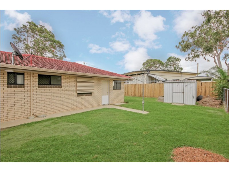 23 Hill Pde, Clontarf QLD 4019