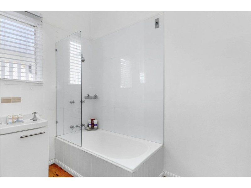 4 Macdonnell Road, Margate QLD 4019