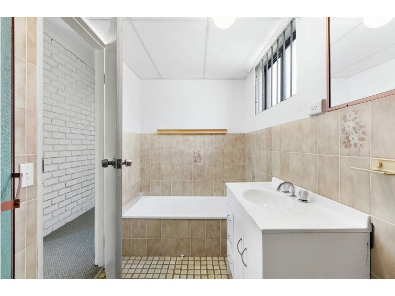 1/27 Caroline Street, Woody Point QLD 4019