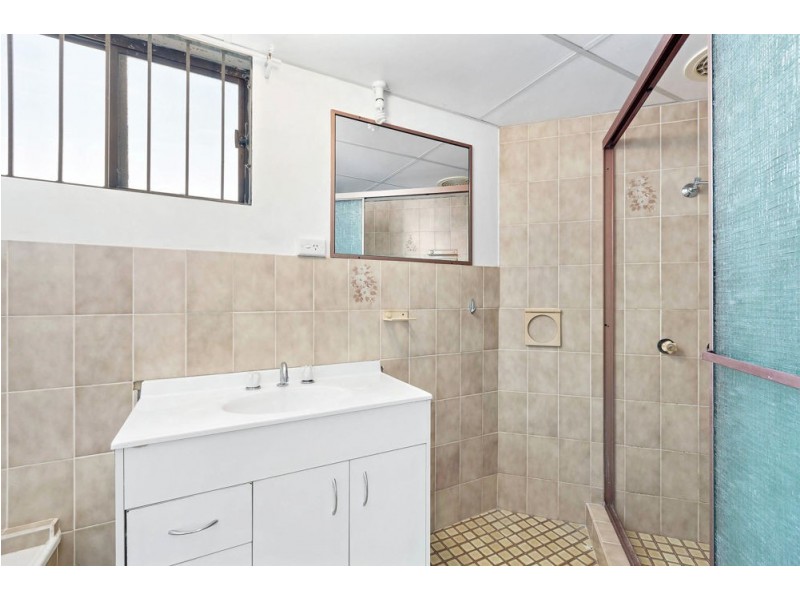 1/27 Caroline Street, Woody Point QLD 4019