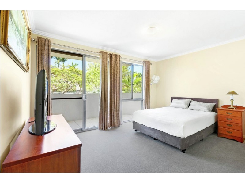 2/32 Rock Street, Scarborough QLD 4020