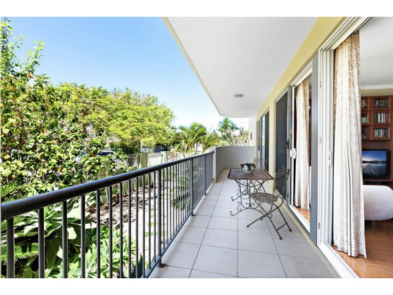 2/32 Rock Street, Scarborough QLD 4020