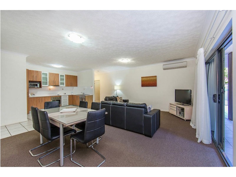 2/41 Anzac Avenue, Redcliffe QLD 4020