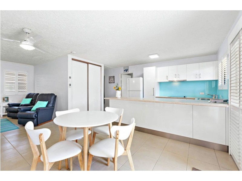 2/2 Osbourne Street, Scarborough QLD 4020