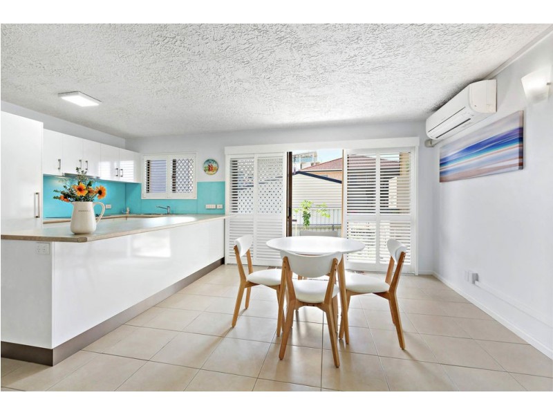 2/2 Osbourne Street, Scarborough QLD 4020