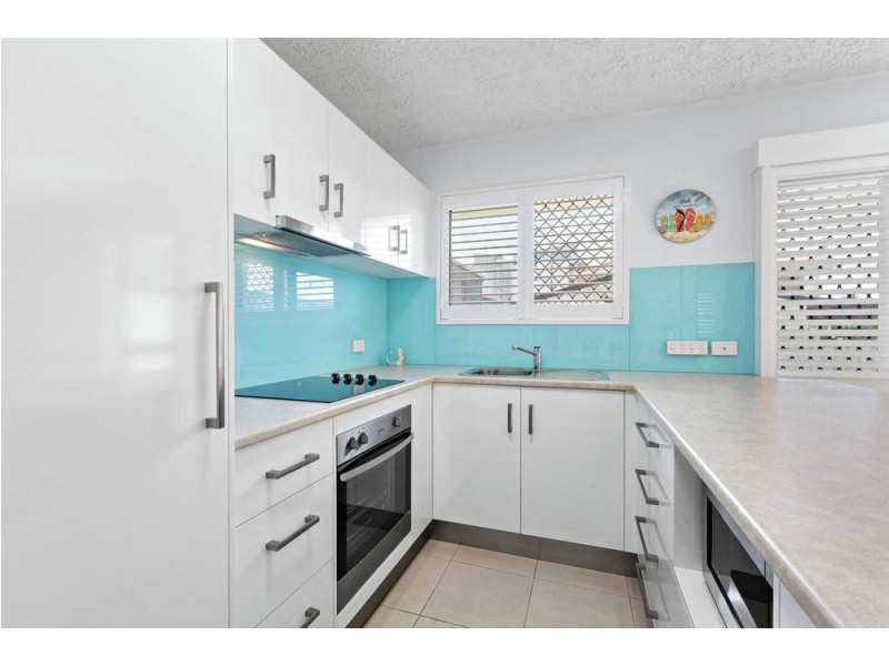 2/2 Osbourne Street, Scarborough QLD 4020