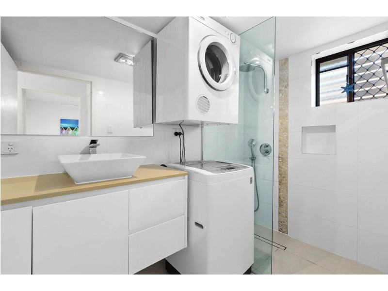 2/2 Osbourne Street, Scarborough QLD 4020