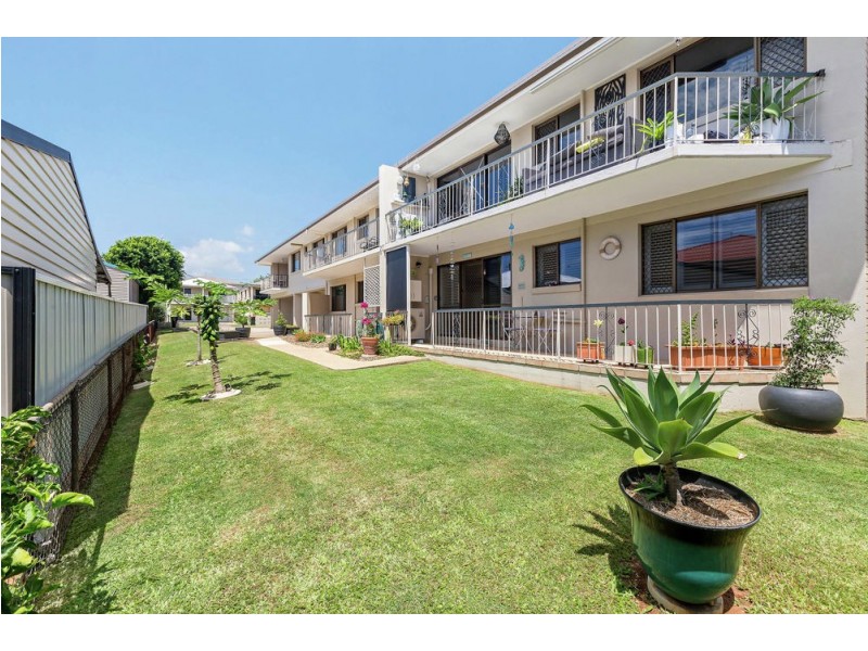 2/2 Osbourne Street, Scarborough QLD 4020
