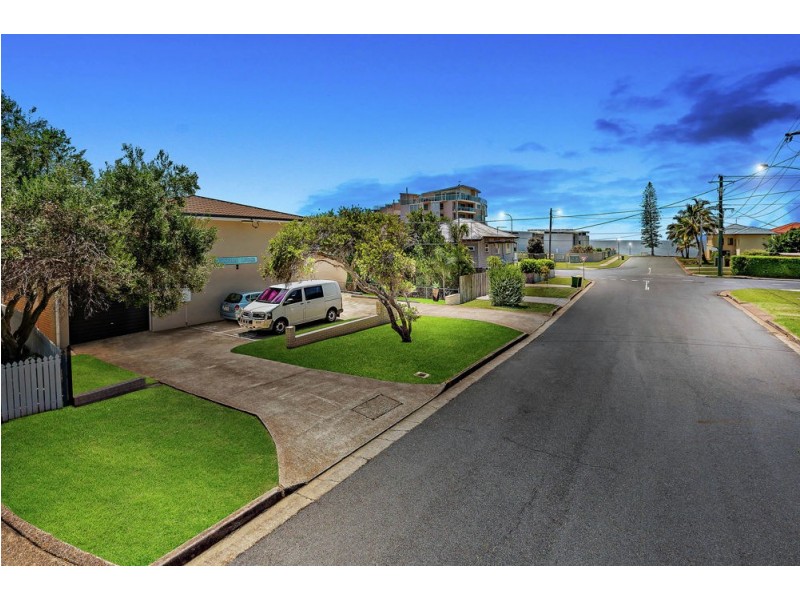 2/2 Osbourne Street, Scarborough QLD 4020