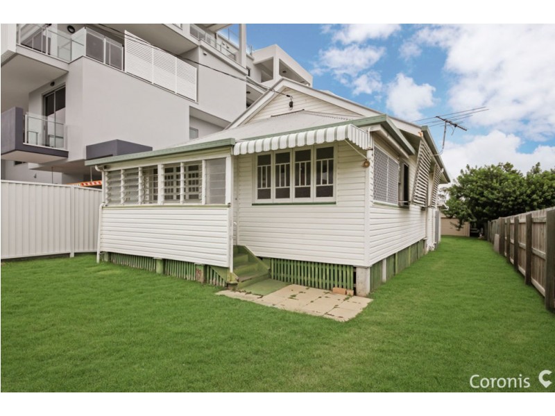 33 Caroline Street, Woody Point QLD 4019