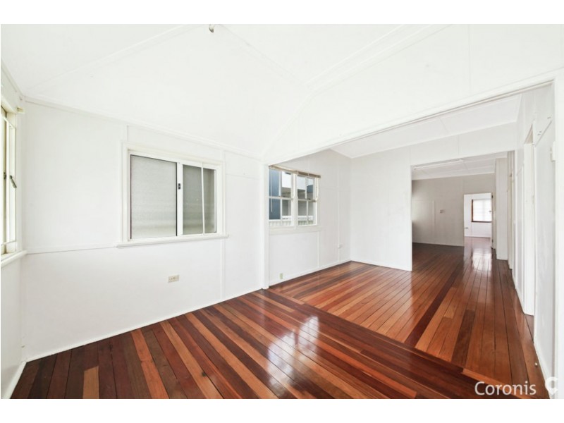 33 Caroline Street, Woody Point QLD 4019