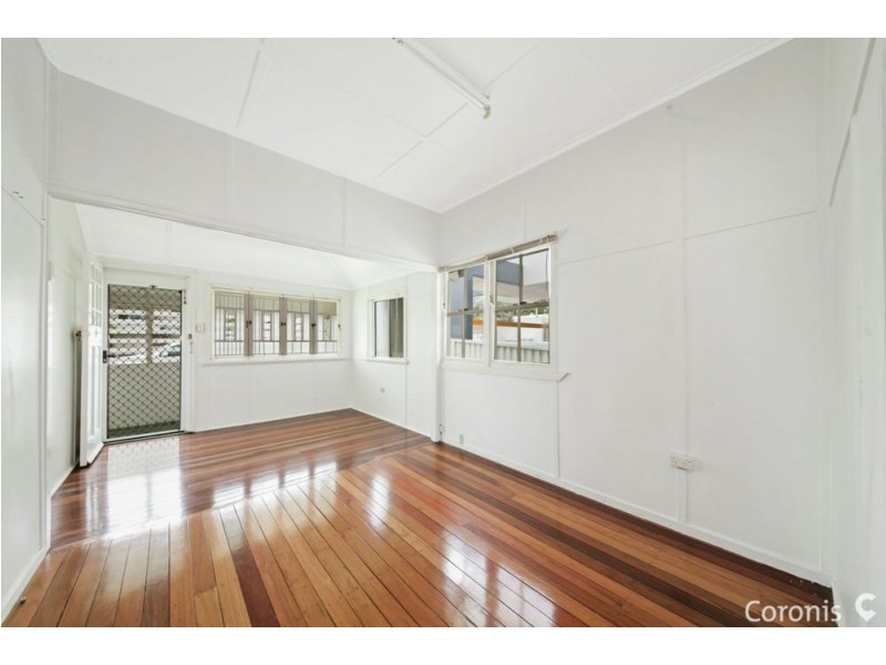 33 Caroline Street, Woody Point QLD 4019