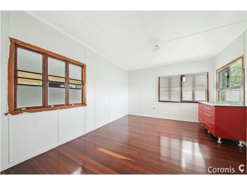 33 Caroline Street, Woody Point QLD 4019