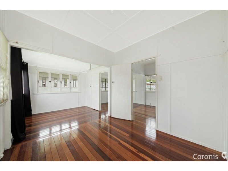 33 Caroline Street, Woody Point QLD 4019