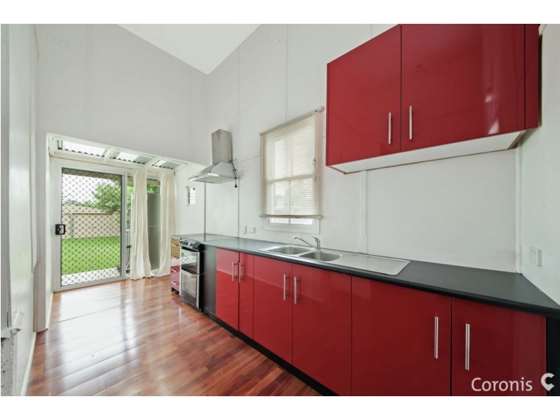 33 Caroline Street, Woody Point QLD 4019