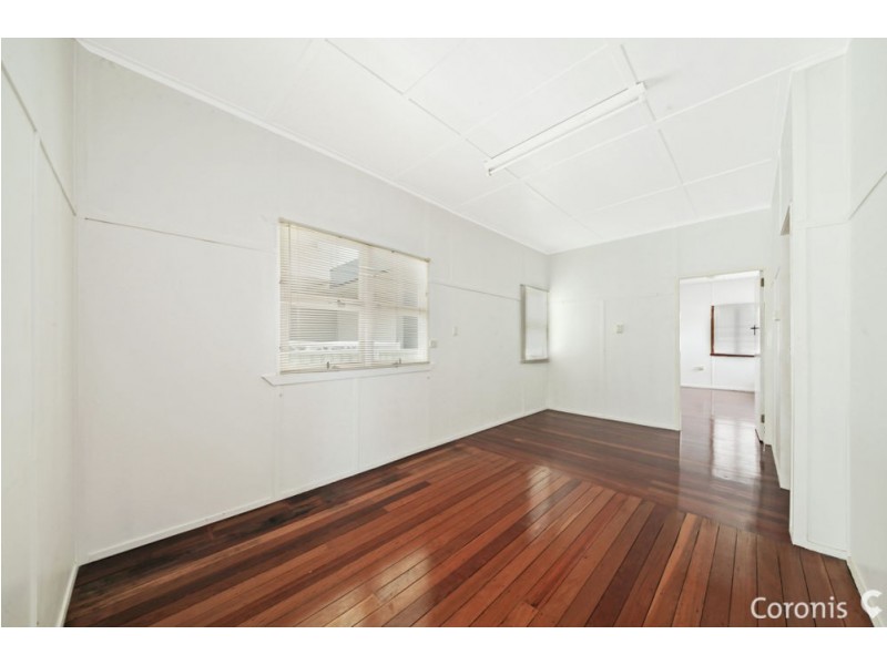 33 Caroline Street, Woody Point QLD 4019