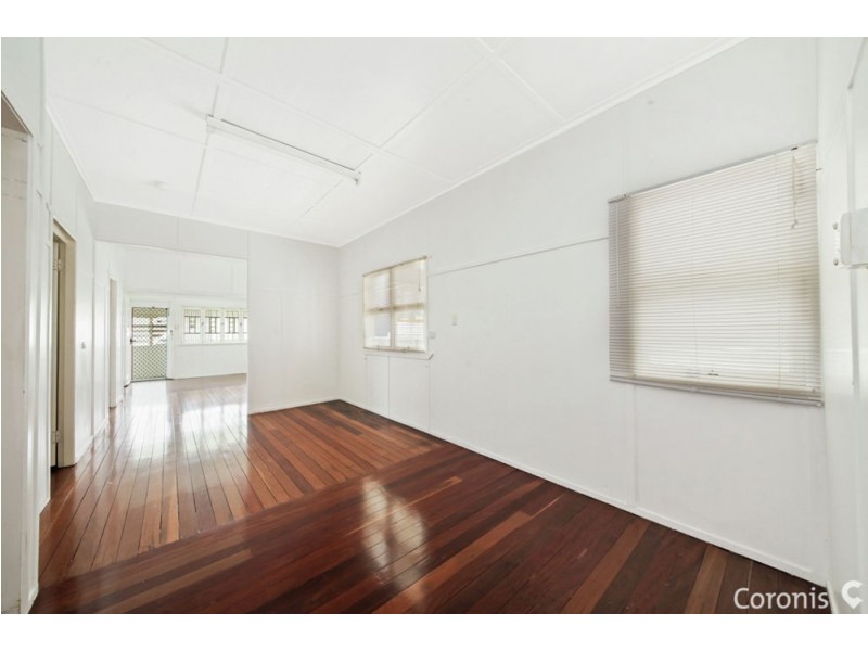 33 Caroline Street, Woody Point QLD 4019
