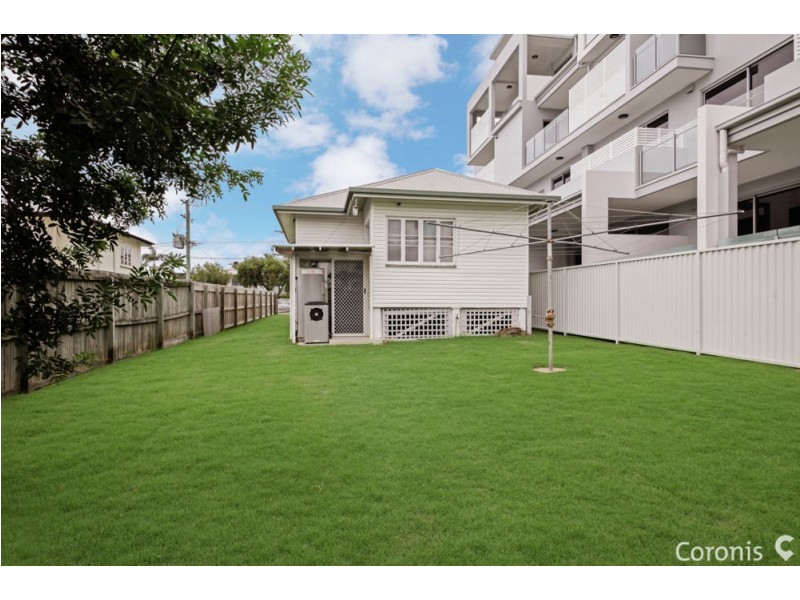 33 Caroline Street, Woody Point QLD 4019