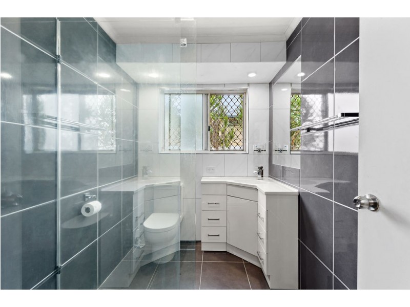 55 Queens Road, Everton Hills QLD 4053