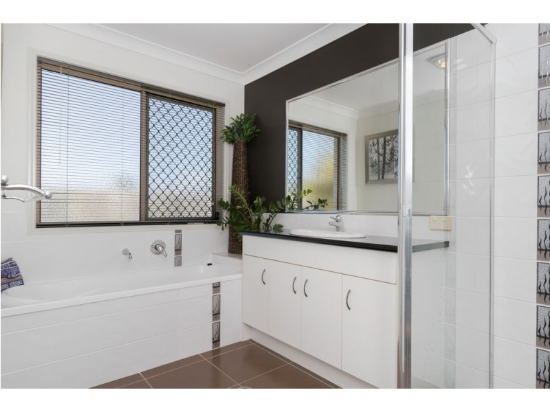 1 Lookout Place, Narangba QLD 4504