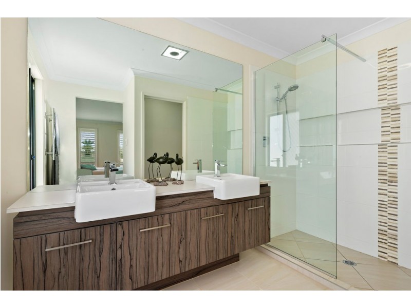 12A Queen Street, Scarborough QLD 4020