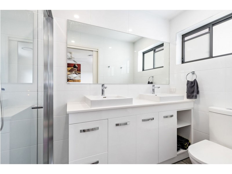 4/15 Percy Street, Redcliffe QLD 4020