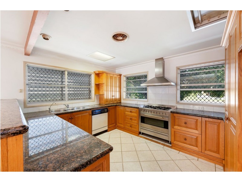 30 Jeays Street, Scarborough QLD 4020