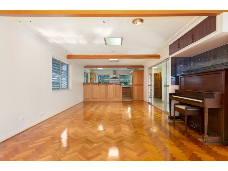 30 Jeays Street, Scarborough QLD 4020