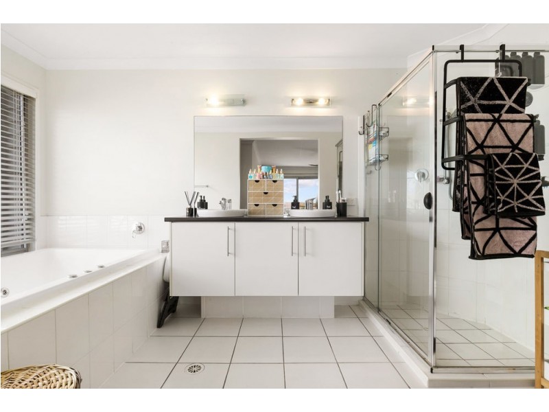 6 Osborne Tce, Deception Bay QLD 4508
