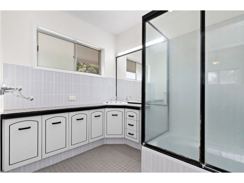 8 Melinda Court, Margate QLD 4019