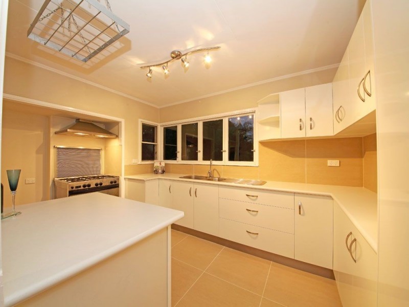 2 Savannah Street, Redcliffe QLD 4020