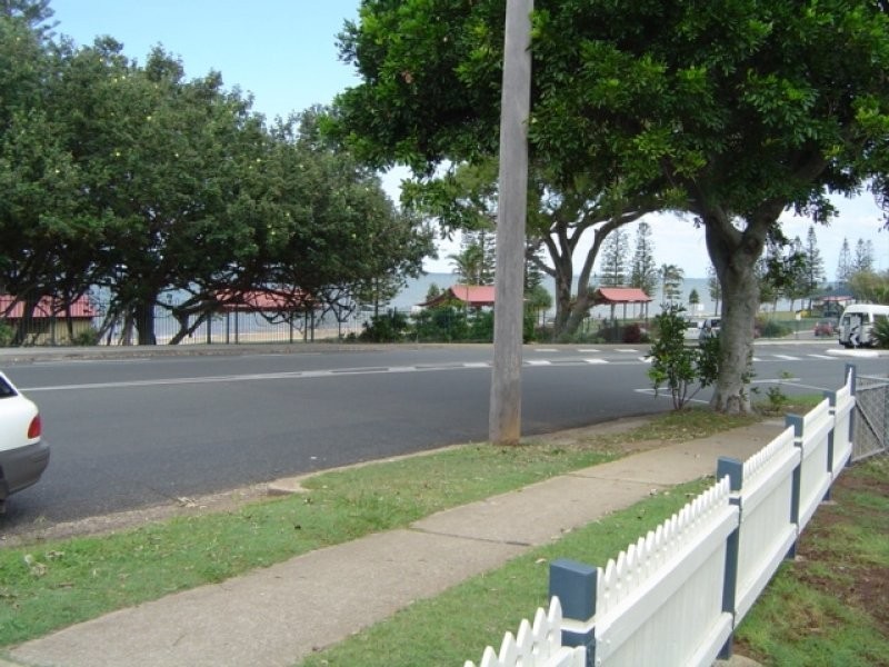 27 Marine Parade, Redcliffe QLD 4020