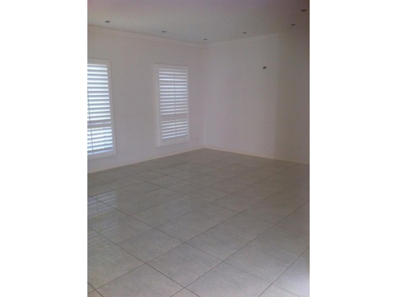 2 Eva Court, Kippa-ring QLD 4021