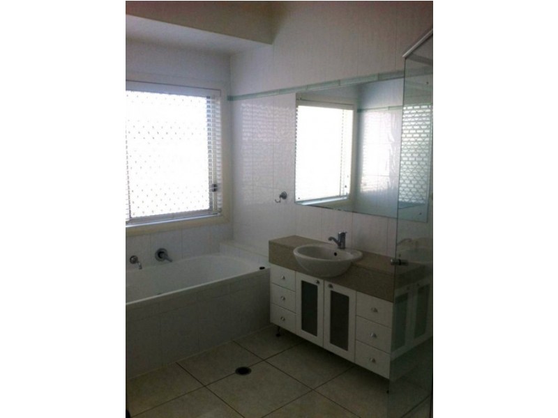 2 Eva Court, Kippa-ring QLD 4021